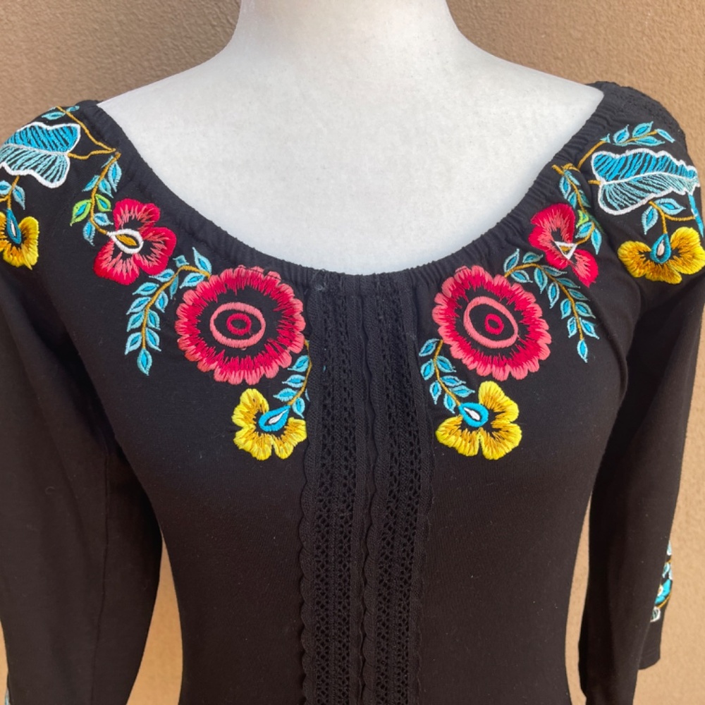 Vintage Collection Embroidered Floral Knit Top, Blouse Size Small - Picture 4 of 12